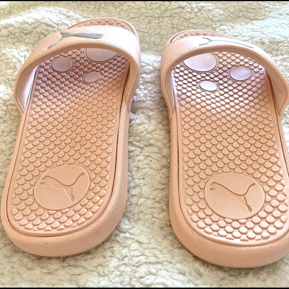 EUC PUMA pink slides women’s size 8 - Picture 2 of 7